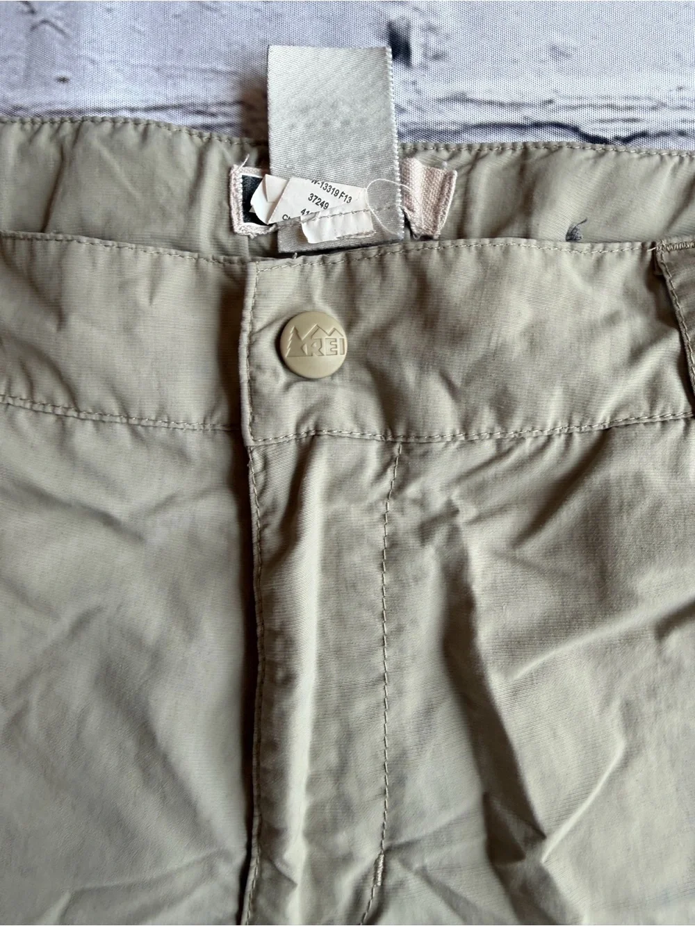 REI Women’s Cargo Shorts Hiking Granola Outdoors Tan Lightweight  Size 6